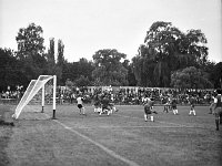 1981-01  1981  Jawor, ul.Parkowa 8, stadion miejski  Mecz Kużnia Jawor, Pafawag Wrocław    Do przerwy bezbramkowy remis, a w drugiej połowie wrocławianie wbijają cztery gole - rezultat końcowy 0:4. Zawodnicy Kużni w jasnych spodenkach.