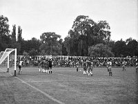 1981-04  1981  Jawor, ul.Parkowa 8, stadion miejski  Mecz Kużnia Jawor, Pafawag Wrocław    Do przerwy bezbramkowy remis, a w drugiej połowie wrocławianie wbijają cztery gole - rezultat końcowy 0:4. Zawodnicy Kużni w jasnych spodenkach.