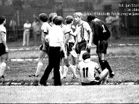1981-02  1981  Jawor, Parkowa 8, stadion miejski  Mecz  Kuźni Jawor z Zagłebiem Wałbrzych    Pucharowy( Puchar Polski) mecz Kuźnia Jawor Zagłębie Wałbrzych. Zawodnicy Kuźni w ciemnych spodenkach. Widoczny z przodu Henryk Dulik (koszulka z paskami), Jerzy Krzewiniak bramkarz (1)