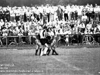 1981-04  1981  Jawor, Parkowa 8, stadion miejski  Mecz  Kuźni Jawor z Zagłebiem Wałbrzych    Pucharowy( Puchar Polski) mecz Kuźnia Jawor Zagłębie Wałbrzych. Zawodnicy Kuźni w ciemnych spodenkach