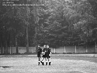 1981-09  1981  Jawor, Parkowa 8, stadion miejski  Mecz  Kuźni Jawor z Zagłebiem Wałbrzych      Pucharowy( Puchar Polski) mecz Kuźnia Jawor Zagłębie Wałbrzych. Zawodnicy Kuźni w ciemnych spodenkach. Sędziowie. sędzia główny Wacław Kaczałko