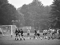 1981-10  1981  Jawor, Parkowa 8, stadion miejski  Mecz  Kuźni Jawor z Zagłebiem Wałbrzych    Pucharowy( Puchar Polski) mecz Kuźnia Jawor Zagłębie Wałbrzych. Zawodnicy Kuźni w ciemnych spodenkach.  Za sędziami Henryk Dulik, Jerzy Krzewiniak, Janusz Włoszczak, Janusz Drabik,             ( zawodnik Wałbrzycha ciemna koszulka ), Bogdan Szeliga,Krzysztof Wodecki, Mieczysław Bieniusiewicz - trener.