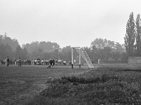 1981-11  1981  Jawor, Parkowa 8, stadion miejski  Mecz  Kuźni Jawor z Zagłebiem Wałbrzych    Pucharowy( Puchar Polski) mecz Kuźnia Jawor Zagłębie Wałbrzych. Zawodnicy Kuźni w ciemnych spodenkach
