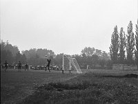 1981-14  1981  Jawor, Parkowa 8, stadion miejski  Mecz  Kuźni Jawor z Zagłebiem Wałbrzych    Pucharowy( Puchar Polski) mecz Kuźnia Jawor Zagłębie Wałbrzych. Zawodnicy Kuźni w ciemnych spodenkach