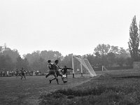 1981-18  1981  Jawor, Parkowa 8, stadion miejski  Mecz  Kuźni Jawor z Zagłebiem Wałbrzych    Pucharowy( Puchar Polski) mecz Kuźnia Jawor Zagłębie Wałbrzych. Zawodnicy Kuźni w ciemnych spodenkach