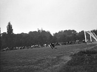 1981-20  1981  Jawor, Parkowa 8, stadion miejski  Mecz  Kuźni Jawor z Zagłebiem Wałbrzych    Pucharowy( Puchar Polski) mecz Kuźnia Jawor Zagłębie Wałbrzych. Zawodnicy Kuźni w ciemnych spodenkach
