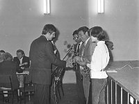 1983-12  1993  Jawor, Klub Technika  Klub sportowy Kuźnia      Spotkanie po awanie do III ligii.   W połowie lat 70 ówczesny dyrektor Zakładów Kuźienniczych Aleksander Pruszkowski przejął klub sportowy Jaworzanka, który przyjął nazwę Kużnia. Od lewej Andrzej Piaskowski, Marian Boruń, Stanisław Kołodziejczyk, Irena Pompa