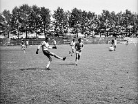 1983-30  1983  Lubin, stadion górniczy  IV liga mecz Zagłębie II Lubin, Kuźnia Jawor       Mecz wygrany dla Kuźni Jawor. Wynik 4:1  Na zdjęciu  Krzysztof Ziemba (jasne spodenki zawodnik Ku?ni).
