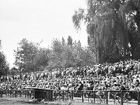 1986-06  1986  Jawor, ul. Parkowa 8, stadion miejski  Mecz III ligowa Kuźni Jawor Zagłębie Wałbrzych      Kibice.