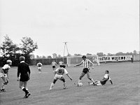 1986-87 14  1986/1987  Jawor, ul. Parkowa 8, stadion miejski  Mecz  Kuźni Jawor w III lidze      Zawodnicy Kuźni Jawor w jasnych spodenkach.