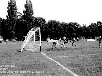 1986-87 22  1986/1987  Jawor, ul. Parkowa 8, stadion miejski  Mecz  Kuźni Jawor w III lidze      Zawodnicy Kuźni Jawor w jasnych spodenkach.