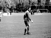 1991-09  październik 1991  Jawor, Parkowa 8, stadion miejski  Mecz Kuźnia Jawor Piast Nowa Ruda      Mecz III ligi Kuźnia Jawor - Piast Nowa Ruda z października 1991 roku. Zawodnicy Kuźni Jawor w ciemnych strojach. Marek Nieć
