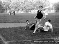 1993-04  1993  Jawor, Parkowa 8, stadion miejski  Mecz towarzyski Kuźni Jawor i Pisat Bolków      Piotr Mikuła bramkarz pierwszy z lewej.