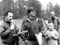 1993-02  1993  Jawor, ul. Parkowa 8, stadion miejski  Mecz harytatywny Kuźnia Jawor, Zagłębie Lubin      Od lewej Stanisław Dziak, Paweł Janeczko działacz sportowy
