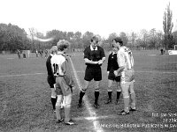 1993-06  1993  Jawor, ul. Parkowa 8, stadion miejski  Mecz harytatywny Kuźnia Jawor, Zagłębie Lubin      Od lewej Irenusz Skulski, (..), sedzia głowny Tadeusz Wiśniewski, (..),(..)