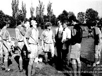 1994-13  1994  Jawor, Parkowa 3, stadion miejski  Mecz Kuźnia Jawor, Moto Jelcz Oława    Od prawej drugi Piotr Mikuła, Mieczysław Bieniusiewucz, Stanisław Gierasimowicz,  Ireneusz Skulski,Sławomir Brzyk, Stanisław Chłopek, Rafał  Majka, Adam Haczkiewicz.