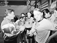 1997-10  1997 r.  Jawor, Plac Bankowy 1.Szkoła Podstawowa nr 2, sala gimnastyczna  Klub Sportowy Olimpia    Na pierwszym planie Liliana Sowa.