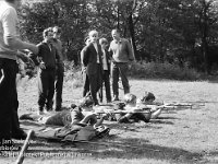 1971-12  1971  Grzegorzów, strzelnica Ligii Ochrony Kraju  Zawody strzeleckie      Pierwszy z prawej stoi Mirosław Olichwer.