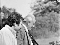 1987-15  1987 r.  Grzegorzów. Strzelnica Ligii Ochrony Kraju  Zawody strzeleckie     Na zdjęciu od lewej Józef Noworó dyrektor Jaworskiego Ośrodka Kulturyl, Jan Białek naczelnik miasta