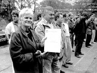 1994-03  1994 r.  Grzegorzów. Strzelnica Ligii Obrony Kraju  Zawody strzeleckie      Pierwsza z lewej Władysława Sakwa