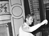 1972-11  1972  Jawor, Teatr Miejski, foyer  Zespól baletowy z Powiatowego Domu Kultury    Na zdjęciu  Alfons Wanoth baletmistrz z Wrocławia.