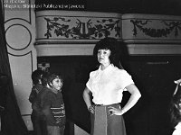 1976-04  1976 r  Jawor, Teatr Miejski  Dziecięcy i Młodzieżowy Zespół Taneczny, instruktor Maryla Skiślewicz.    Próba zespołu tanecznego