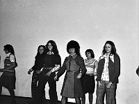 1976-06  1976 r  Jawor, Teatr Miejski  Dziecięcy i Młodzieżowy Zespół Taneczny, instruktor Maryla Skiślewicz.    Próba zespołu tanecznego