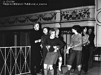 1977-02  1977 r.  Jawor, Teatr Miejski  Harcerski dzieciecy zespół estradowy.      Harcerski dziecięcy zespół estradowy działajacy przy Jaworskim Ośrodku Kultury  Na zdjęciu pierwszy z lewej Alfons Wanoth- istruktor tańca z Wrocławia .