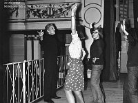 1977-10  1977 r.  Jawor, Teatr Miejski  Harcerski dzieciecy zespół estradowy.      Harcerski dziecięcy zespół estradowy działajacy przy Jaworskim Ośrodku Kultury  Na zdjęciu pierwszy z lewej Alfons Wanoth- istruktor tańca z Wrocławia .