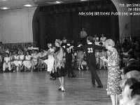 1983-40  1983 r.  Jawor, ulica Piastowska 2. Klub Relaks  III Turniej Tańca Towarzyskiego    Beata Lichtarska z prawej, sędzina i terner.
