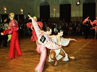1986-02  1988 ?  Jawor, ulica Piastowska 2. Klub Relaks  Pokazy mistrzów.    Iwona Szymanska-Pawłowicz i Arkadiusz Pawłowicz - Mistrzowie Polski