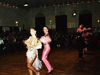 1986-08  1988 ?  Jawor, ulica Piastowska 2. Klub Relaks  Pokazy mistrzów.    Iwona Szymanska-Pawłowicz i Arkadiusz Pawłowicz - Mistrzowie Polski