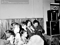1986-08  15 lutego1986 r.  Jawor, ulica Piastowska 2. Klub Relaks  Turniej Tańca Towarzyskiego o Puchar Wyzwolenia. Turniej zorganizowano w ramach Dni Jawora.    15 lutego 1986 roku w Klubie Relaks odbyła się uroczystość z okazji 41. rocznicy wyzwolenia Jawora.   Na uroczystość przybyli: Jerzy Radzio sekretarz Komitetu Wojewódzkiego PZPR w Legnicy, Eugeniusz Tarczyński przewodniczący Wojewódzkiej Rady Narodowej w Legnicy, delegacja północnej grupy wojsk armii radzieckiej, aktyw partyjny SD i ZSL, licznie w uroczystości wzięli udzia? mieszkańcy Jawora. Z przemówieniem wystąpił Roman Gościński przewodniczący Miejskiej Rady Narodowej w Jaworze.  Wystąpiły pary dziecięce z jaworskiego klubu tanecznego oraz cztery czołowe pary polskie. Oficjalnego otwarcia turnieju tańca towarzyskiego dokonał zasępca naczelnika miasta Janusz Cholicki. Arkadiusz Pawlowicz i Iwona Szymańska Pawlowicz wystąpujący z numerem jeden, którzy zwyciężyli w konkursie. Nagrody wyróżnionym wręczali Ryszard Badoń dyrektor Wydziału  Kultury i Sztuki w Legnicy oraz Józef Noworól dyrektor Jaworskiego Ośrodka Kultury. Główną Nagrodę, puchar wyzwolenia dla pary zwycięskiej wręczyli Janusz Agdan pierwszy sekretarz Komitetu Miejskiego PZPR w Jaworze oraz Roman Gościński przewodniczący Miejskiej Rady Narodowej.