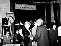1986-09  15 lutego1986 r.  Jawor, ulica Piastowska 2. Klub Relaks  Turniej Tańca Towarzyskiego o Puchar Wyzwolenia. Turniej zorganizowano w ramach Dni Jawora.    15 lutego 1986 roku w Klubie Relaks odbyła się uroczystość z okazji 41. rocznicy wyzwolenia Jawora.   Na uroczystość przybyli: Jerzy Radzio sekretarz Komitetu Wojewódzkiego PZPR w Legnicy, Eugeniusz Tarczyński przewodniczący Wojewódzkiej Rady Narodowej w Legnicy, delegacja północnej grupy wojsk armii radzieckiej, aktyw partyjny SD i ZSL, licznie w uroczystości wzięli udział mieszkańcy Jawora. Z przemówieniem okolicznościowym wystąpi Roman Gosciński przewodniczący Miejskiej Rady Narodowej w Jaworze. Podczas tego spotkania wielu zasłużonych obywateli naszego miasta otrzymało odznaczenia państwowe i regionalne. Między innymi Krzyżem Kawalerskim Orderu Odrodzenia Polski odznaczono Kazimierz Szulc - długoletni pracownik administracji państwowej. Medale 40-lecia otrzymali: Janina Baniusiewicz, Stanisław Bar, Henryk Bojanowski, Kazimierz Hrankowski, Halina Połatajko, Jan Rogoziński, Zdzisław Węglewski, Rozalia Wróblewska i inni. Organizatorzy przełamali tradycyjny schemat tej imprezy i po części oficjalnej odbył sie turniej tańca towarzyskiego par s-klasowych o puchar wyzwolenia Jawora. Wystąpiły pary dziecięce z jaworskiego klubu tanecznego oraz cztery czołowe pary polskie. Oficjalnego otwarcia turnieju tanca towarzyskiego dokonał zastępca naczelnika miasta Janusz Cholicki. Arkadiusz Pawlowicz i Iwona Szymańska Pawlowicz wystepujący z numerem jeden, którzy zwyciężyli w konkursie. Nagrody wyróżnionym wręczali Ryszard Badoń dyrektor Wydziału  Kultury i Sztuki w Legnicy oraz Józef Noworól dyrektor Jaworskiego Ośrodka Kultury. Główną Nagrodę, puchar wyzwolenia dla pary zwycięskiej wręczyli Janusz Agdan pierwszy sekretarz Komitetu Miejskiego PZPR w Jaworze oraz Roman Gościński przewodniczący Miejskiej Rady Narodowej.