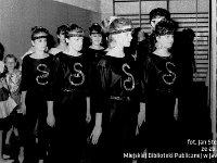 1988-06  1988 r.  Jawor, Chrobrego 26 A, Hala Sportowa Towarzytwa Krzewienia Kultury Fizycznej Jaworzanie  Dzień Edukacji Narodowej    Pokazy tańca