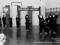 1988-12  1988 r.  Jawor, Chrobrego 26 A, Hala Sportowa Towarzytwa Krzewienia Kultury Fizycznej Jaworzanie  Dzień Edukacji Narodowej    Pokazy tańca