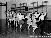 1988-15  1988 r.  Jawor, Chrobrego 26 A, Hala Sportowa Towarzytwa Krzewienia Kultury Fizycznej Jaworzanie  Dzień Edukacji Narodowej    Pokazy tańca
