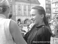1990-03  lato 1990  Jawor, Rynek  Pokazy tańca