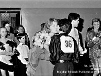1992-47  7 marca 1992 r.   Jawor, Chrobrego 26 A, Hala Sportowa Towarzystwa Krzewienia Kultury Fizycznej Jaworzanie  Dziecięcy Turniej Tańca Towarzyskiego      Małgorzata Werat - Piaseczynska, z tyłu Artur Werat