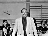 1993-91  29-30 maja 1993 r.  Jawor, Plac Bankowy 1, Szkoła Podstawowa nr 2 w Jaworze  Jaworski Klub Taneczny Roman. Impresje taneczne      Na zdjeciu Marek Białowąs jaworski urzędnik.
