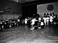 1994-02  1994 r.  Jawor, Parkowa 5, Klub Technika  Mikołajki, pokaz tańca towarzyskiego