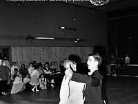 1994-10  1994 r.  Jawor, Parkowa 5, Klub Technika  Mikołajki, pokaz tańca towarzyskiego      Maciej Durasiewicz, Agnieszka Jakacka