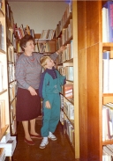 10. Wojewódzka Biblioteka Publiczna w Jeleniej Górze, Filia nr 5 w Sobieszowie, 1998 r., z wnukiem Maciejem
