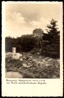 Riesengebirge, Reifträgerbaude 1365 m. ü. d. M. mit Deutsch-Tschechoslowakischen Grenzstein [Dokument ikonograficzny]