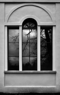 Bukowiec Świątynia Ateny : okno [Dokument ikonograficzny]