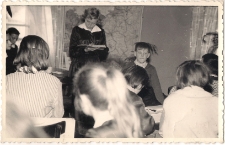 Hospitacja Oddziału Dziecięcego Biblioteki Publicznej Jawor przez bibliotekarzy z Zielonej Góry w 1962 r., zdjęcie 5