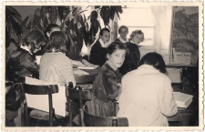 Hospitacja Oddziału Dziecięcego Biblioteki Publicznej Jawor przez bibliotekarzy z Zielonej Góry w 1962 r., zdjęcie 9
