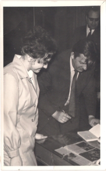 Spotkanie w bibliotece w Jaworze z poslem na Sejm Dmochowskim 1972 r., zdjęcie 2