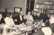Spotkanie aktywu Koła Pprzyjacioł Biblioteki w Jaworze z okazji Święta Kobiet 1976 r., zdjęcie 1