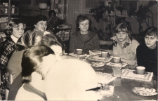 Spotkanie aktywu Koła Pprzyjacioł Biblioteki w Jaworze z okazji Święta Kobiet 1976 r., zdjęcie 3